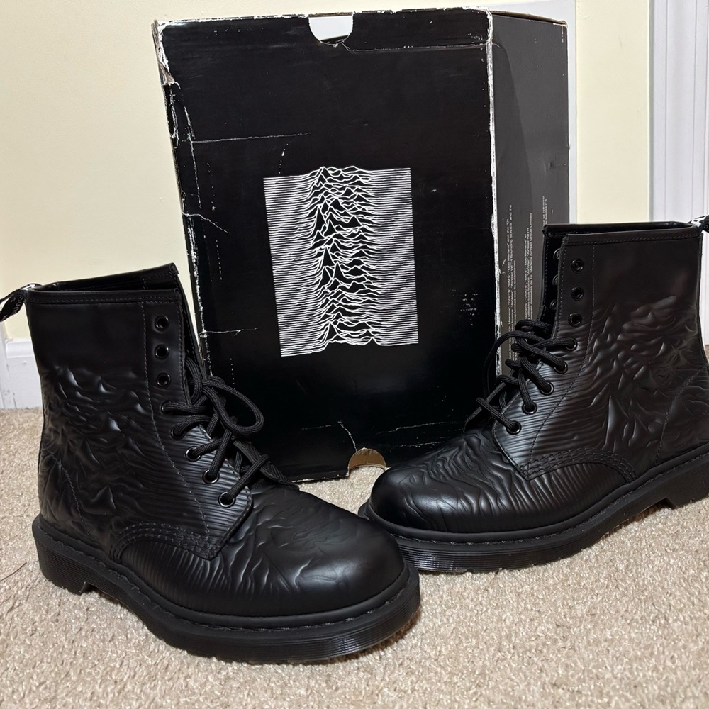 Rare Dr. Martens x Joy Division “Unknown Pleasures” Men’s 8/Women’s 9 | Like-New